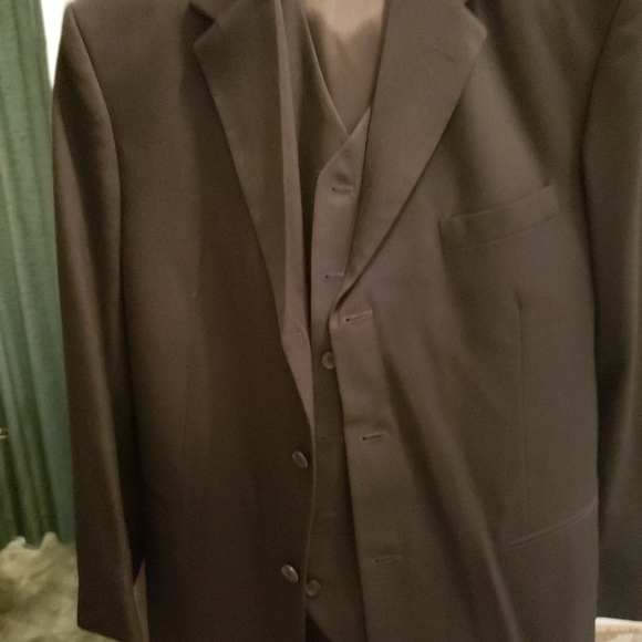 Mens 2 piece suit. - Picture 3 of 3